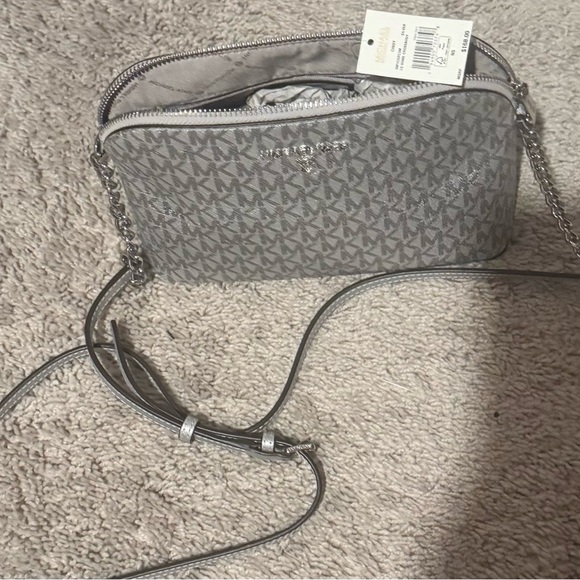 New Micheal Kors Cindy Dome Silver Crossbody - Picture 4 of 6